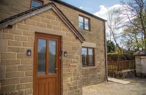 Matlock Cottage | SUNSET VIEW, pet friendly, character holiday cottage in Wirksworth