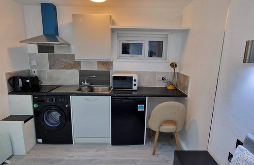 Wednesbury Apartment | Sunset View Retreat in Wednesbury