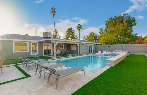 Camelback East House | Sunsets on 11th by AvantStay Resort-Style Pool Hot Tub Game Room