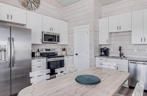 Fulton House | Sunshine And Flip Flops Sp114 4 Bedroom Home by RedAwning