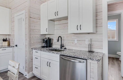 Fulton House | Sunshine And Flip Flops Sp114 4 Bedroom Home by RedAwning