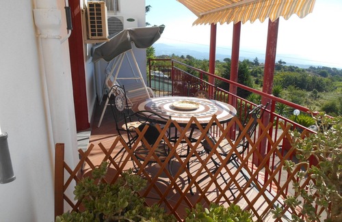 Coste House | SUNSHINE apartment in villa with pool