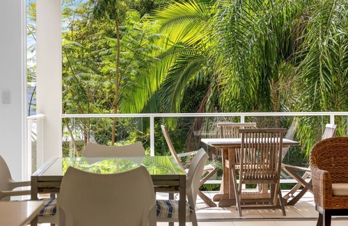 Sunshine Beach Apartment | Sunshine Beach Holiday Apartment - Unit 4, 1 Park Crescent