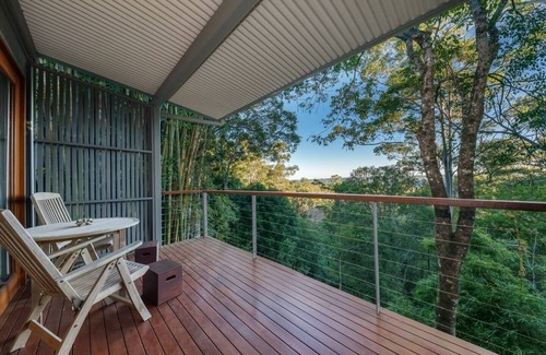 Mapleton Cottage | Sunshine Coast Hinterland. Couples Getaway. Cosy with Fireplace. Pet-Friendly!