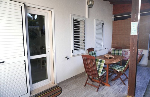 Olbia Cottage | Sunshine cottage a few steps from the sea