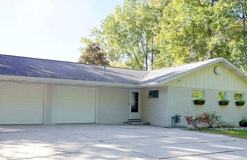 Lewiston House | Sunshine Cove Summary