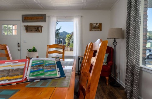 Kellogg House | Sunshine On Bunker - 3min Walk to Gondola - Historic Miner Home – Dog Friendly