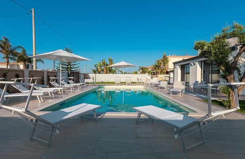 Fanusa Villa | Sunshine's House, Beautiful Villa With Swimming Pool Close ToThe Beach, Sun&Relax
