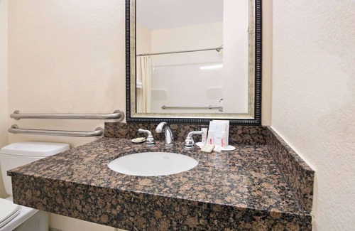 McKinney Hotel | Super 8 by Wyndham Austin/Airport South
