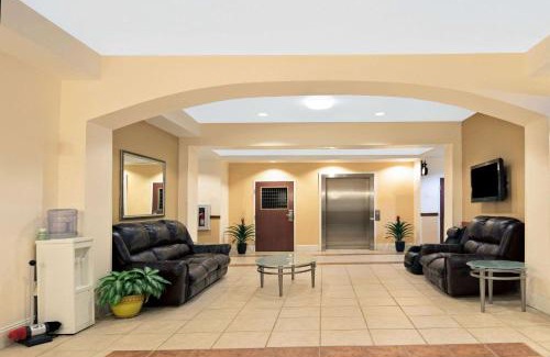 McKinney Hotel | Super 8 by Wyndham Austin/Airport South
