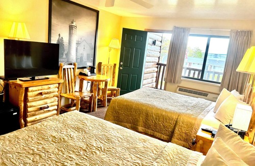 Mackinaw City Hotel | Super 8 by Wyndham Bridgeview of Mackinaw City