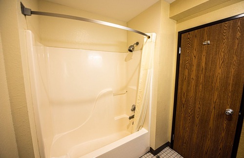Mackinaw City Hotel | Super 8 by Wyndham Bridgeview of Mackinaw City