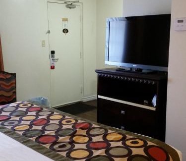 Elizabethtown-Kitley Hotel | Super 8 by Wyndham Brockville