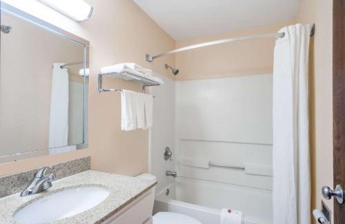 Campbellsville Hotel | Super 8 by Wyndham Campbellsville KY