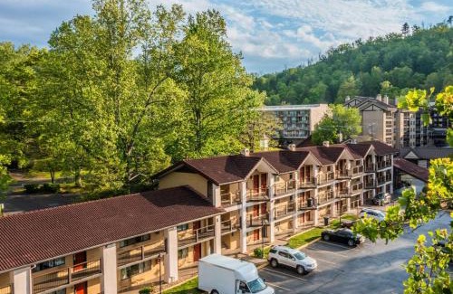 Gatlinburg Hotel | Super 8 by Wyndham Downtown Gatlinburg at Convention Center