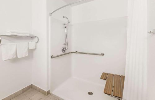 Ionia Hotel | Super 8 by Wyndham Ionia MI