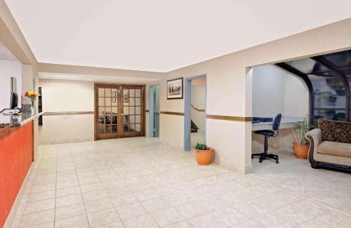 Iowa Falls Hotel | Super 8 by Wyndham Iowa Falls