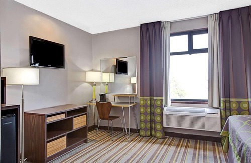 Rochdale Hotel | Super 8 by Wyndham Jamaica North Conduit