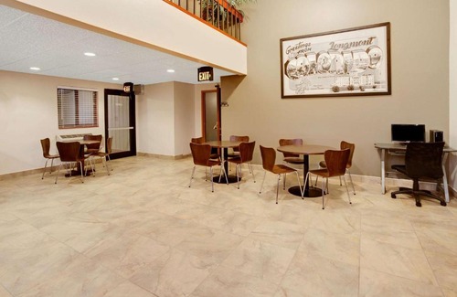 Del Camino Hotel | Super 8 by Wyndham Longmont/Del Camino