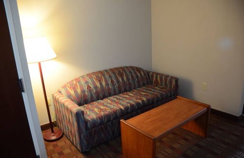 Fairgrounds Hotel | Super 8 by Wyndham Louisville/Expo Center