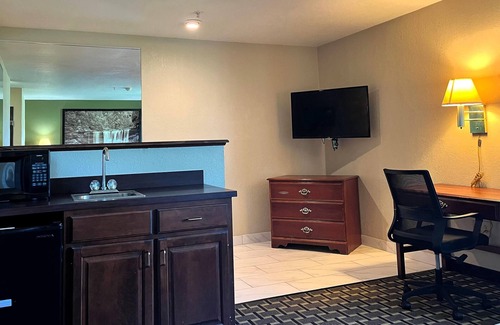 Madison Hotel | Super 8 by Wyndham Madison IN