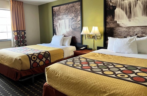 Madison Hotel | Super 8 by Wyndham Madison IN