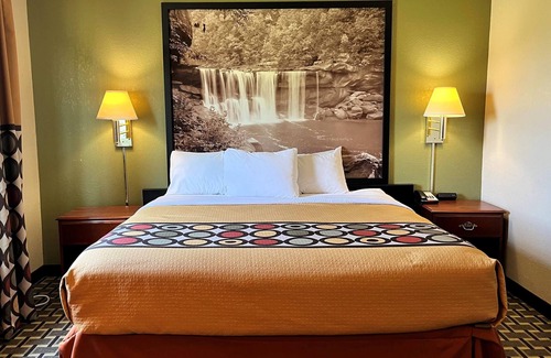 Madison Hotel | Super 8 by Wyndham Madison IN