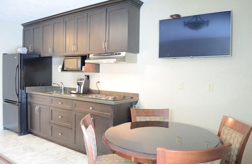 Port Elgin Hotel | Super 8 by Wyndham Port Elgin