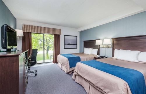Port Elgin Hotel | Super 8 by Wyndham Port Elgin