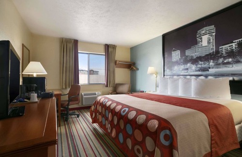 Park City Hotel | Super 8 by Wyndham Park City/North Wichita Area