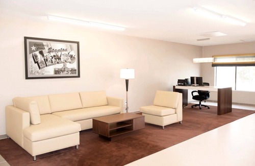 Stanton Hotel | Super 8 by Wyndham Stanton