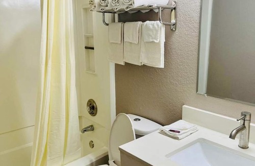Benton Harbor Hotel | Super 8 by Wyndham Benton Harbor - St. Joseph