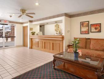 Windsor Hotel | Super 8 by Wyndham Windsor