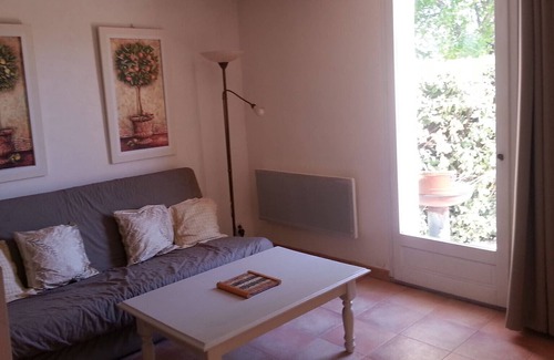 Lacoste Apartment | Super apartment Figuier in a wonderful parc une view of the Luberon