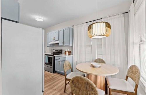 Historic Downtown Kissimmee House | SUPER BOHO – Waterfront Retreat w/Fishing & Views