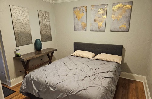 Woodstock House | Super clean and cute bungalow. Hot tub. 2 beds 1 bath. Fully fenced backyard ...