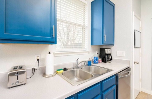 Georgetown House | Super Clean/Fun Environment! Low Cleaning Fee!