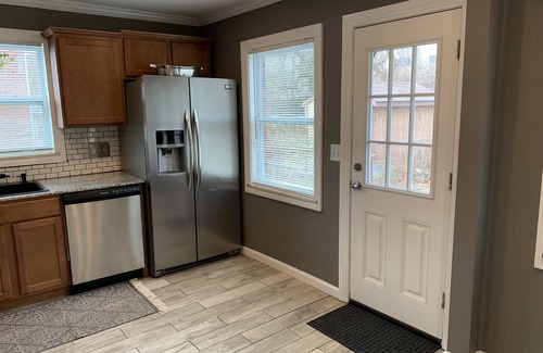 Fairfax House | Super Comfy Bungalow - Central Locale - Pet Friendly