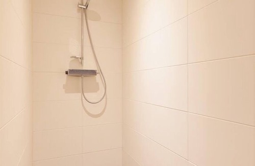 Alt Gaarz Apartment | Super Gemütliche 2-raum-ferienwohnung mit Terrasse, 500 m bis zum Strand