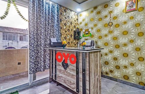 Rajouri Garden Hotel | Super Hotel O Amazing Guest House