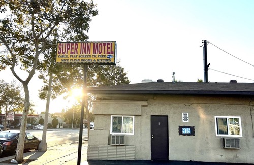 Pomona Hotel | Super Inn