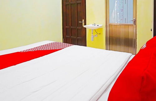 Kalangbret Hotel | Super OYO 91568 Trisna Srabah Resort Homestay & Resto