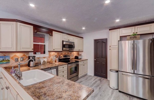 Pocono Pines House | Super Private! Modern Farmhouse Surrounds by Woods! No Cleaning Fee!