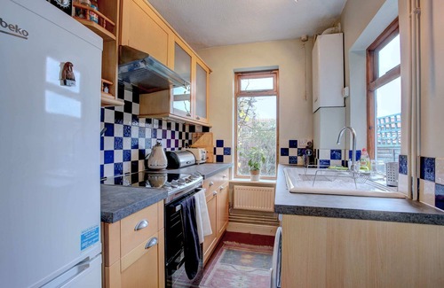 Norwich House | Super quirky pet friendly home with free parking