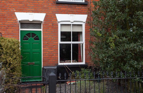 Norwich House | Super quirky pet friendly home with free parking