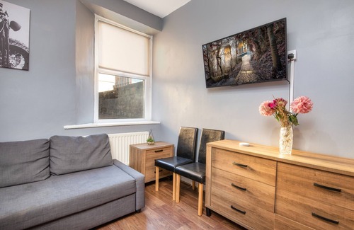 Newcastle-upon-Tyne Apartment | Super Spacious House Newcastle
