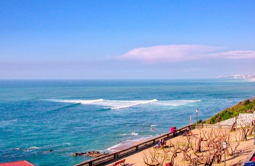 Guethary Apartment | SUPER STUDIO IN THE CENTER OF GUETHARY, WALKING DISTANCE TO THE BEACH + SEA VIEW