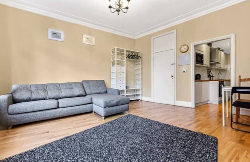 Richmond-upon-Thames Apartment | Superb 1 bedroom Flat in the Heart of Richmond