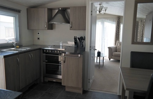 New Romney House | Superb 2 Bed Caravan, New Romney. Family friendly.