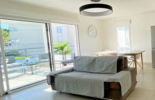 Antibes Apartment | Superb 3P in a quiet location Swimming pool Terrace Barbecue Pétanque